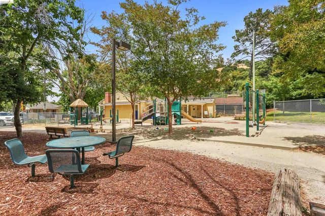307 Covington St, Oakland, CA 94605