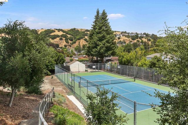 307 Covington St, Oakland, CA 94605