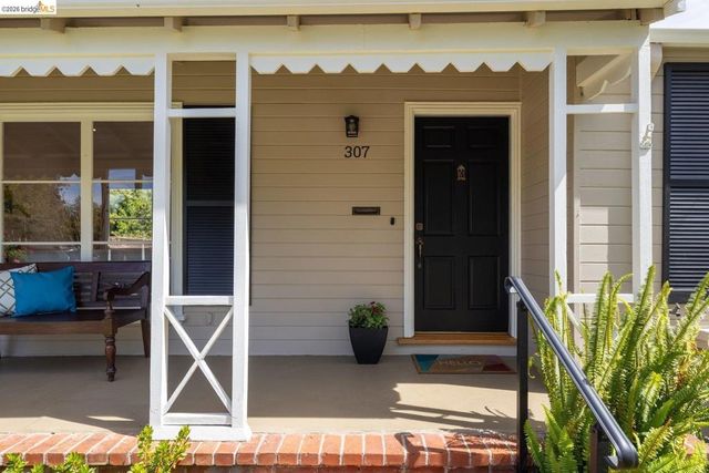 307 Covington St, Oakland, CA 94605