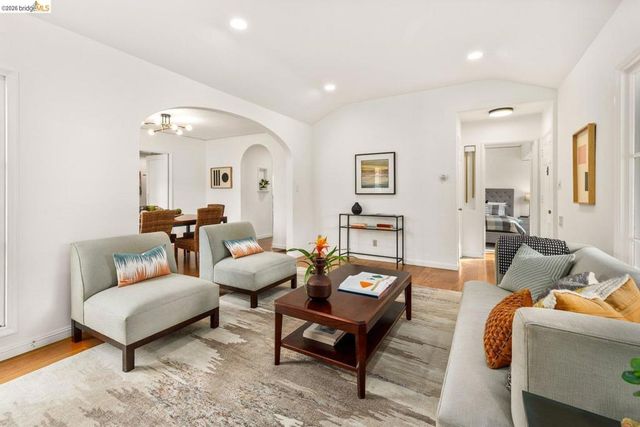 307 Covington St, Oakland, CA 94605
