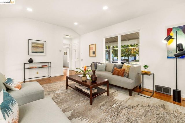 307 Covington St, Oakland, CA 94605