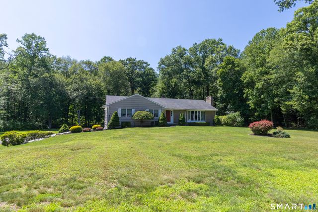 14 Rice Road, Woodbridge, CT 06525
