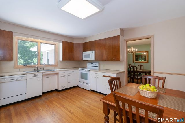 14 Rice Road, Woodbridge, CT 06525