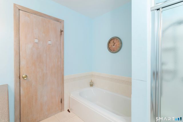 14 Rice Road, Woodbridge, CT 06525