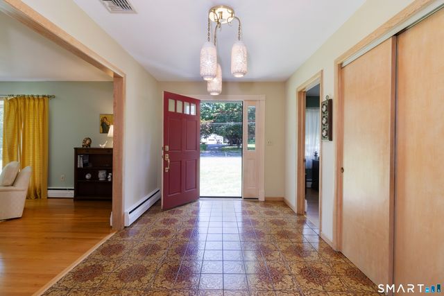 14 Rice Road, Woodbridge, CT 06525