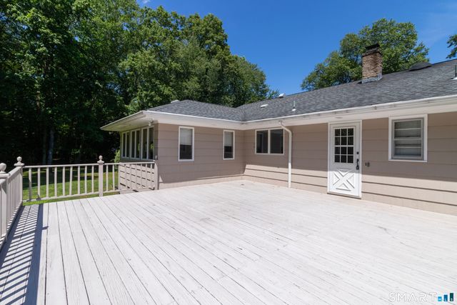 14 Rice Road, Woodbridge, CT 06525