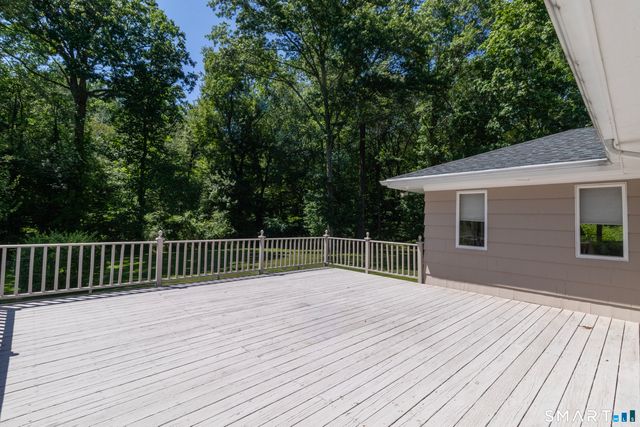14 Rice Road, Woodbridge, CT 06525