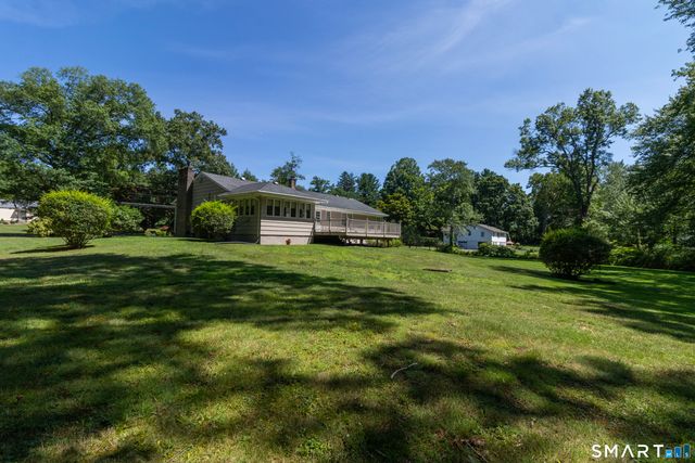 14 Rice Road, Woodbridge, CT 06525