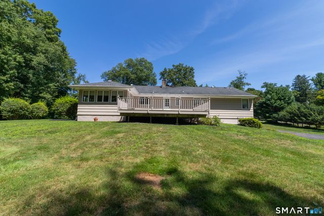 14 Rice Road, Woodbridge, CT 06525