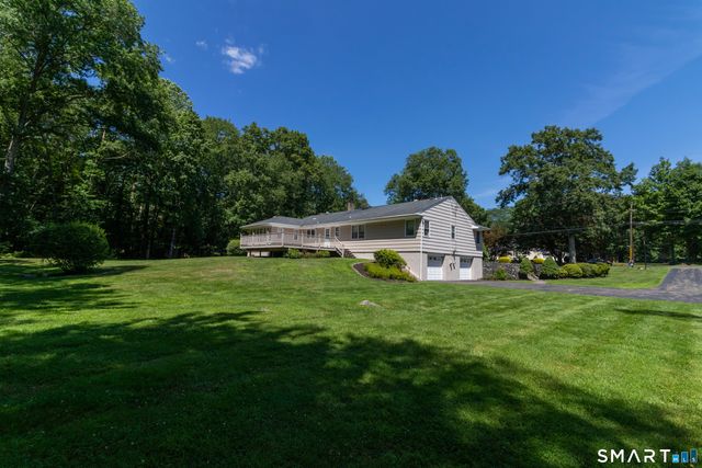 14 Rice Road, Woodbridge, CT 06525