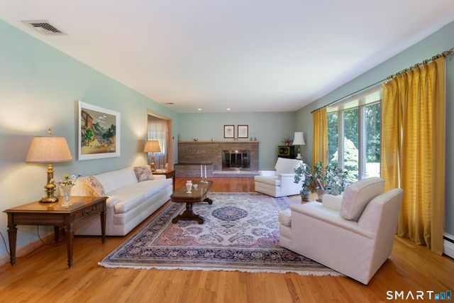 14 Rice Road, Woodbridge, CT 06525