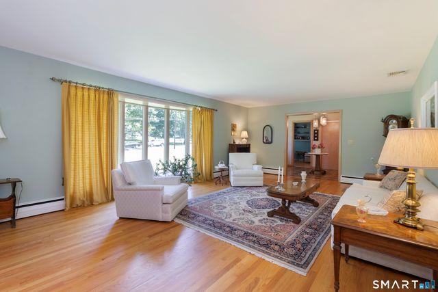 14 Rice Road, Woodbridge, CT 06525