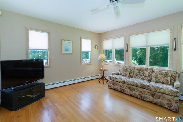 14 Rice Road, Woodbridge, CT 06525