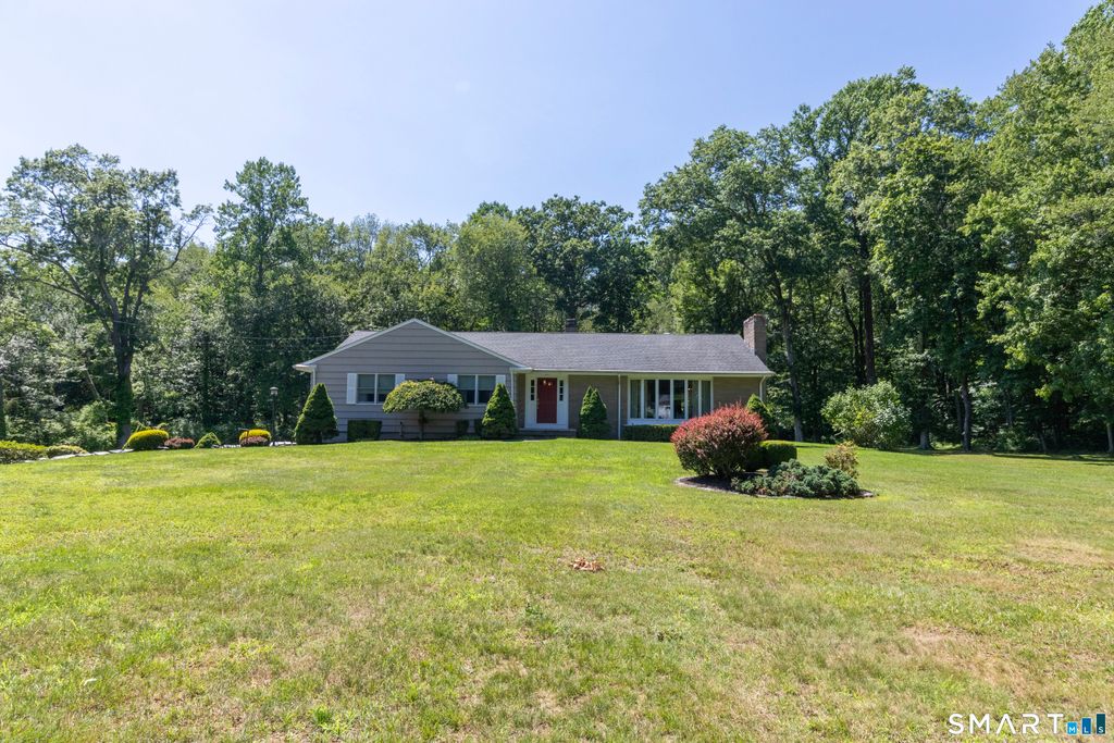 14 Rice Road, Woodbridge, CT 06525