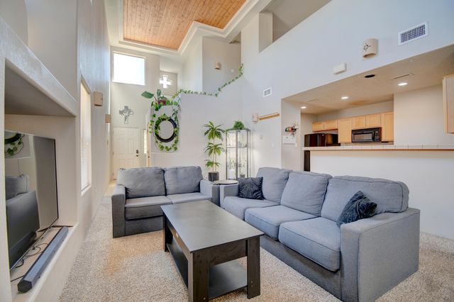 10039 Vista Cantera Lane NW, Albuquerque, NM 87114
