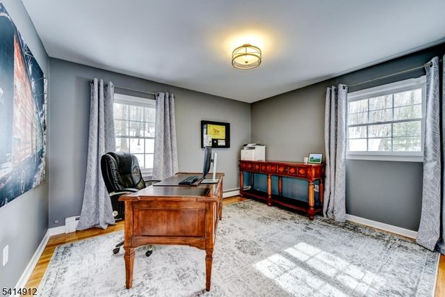 76 E Lake Rd, Kinnelon Boro, NJ 07405