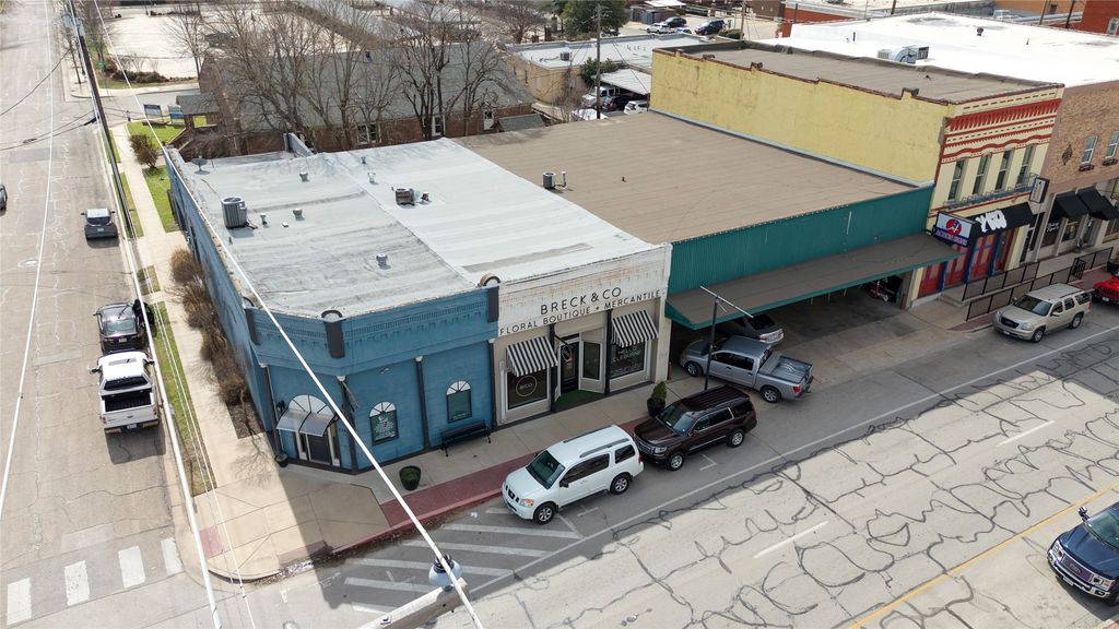 214 E Chambers Street, Cleburne, TX 76031