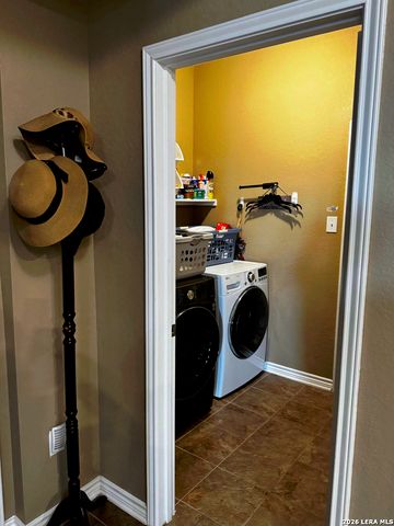 114 Colonial Bluff, Universal City, TX 78148