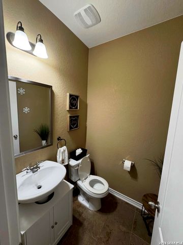 114 Colonial Bluff, Universal City, TX 78148