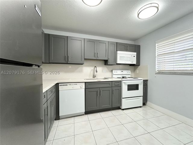 3253 Foxcroft Rd G110, Miramar, FL 33025