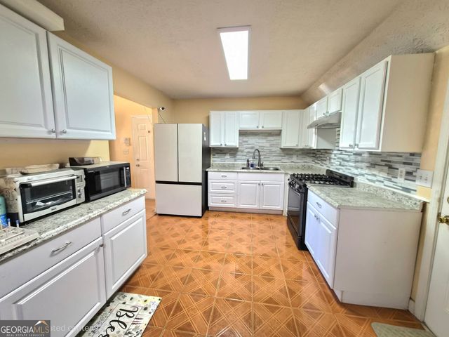 2784 Holly Berry Drive, Ellenwood, GA 30294