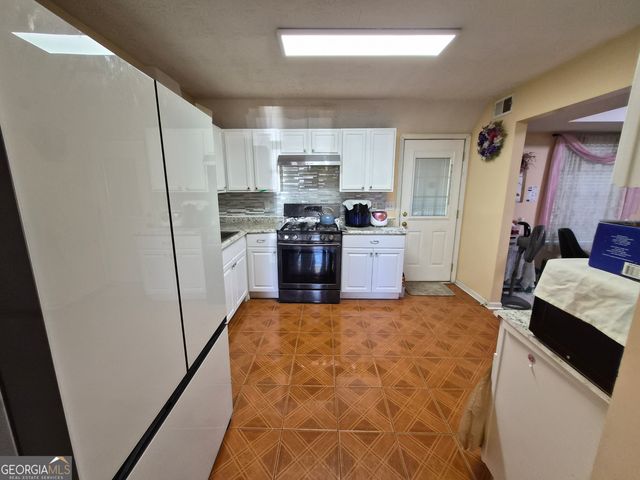 2784 Holly Berry Drive, Ellenwood, GA 30294