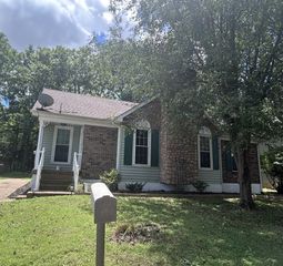 121 Brockhampton Ct, Goodlettsville, TN 37072
