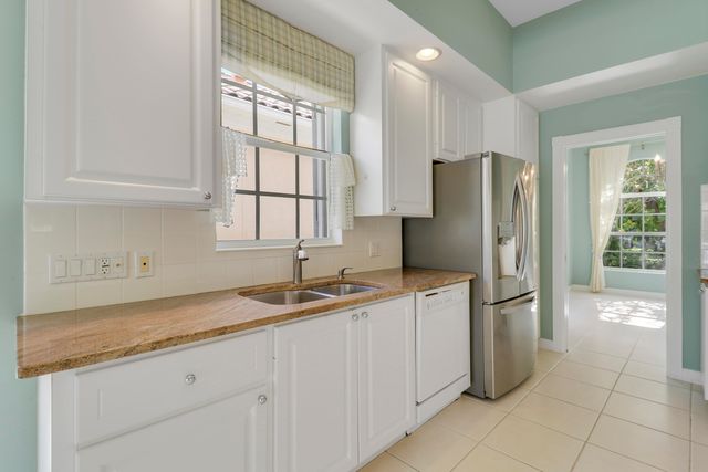 805 Niemen Drive, Palm Beach Gardens, FL 33410