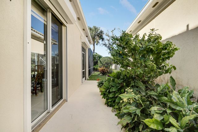 805 Niemen Drive, Palm Beach Gardens, FL 33410