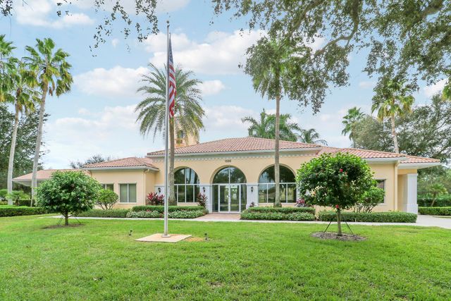805 Niemen Drive, Palm Beach Gardens, FL 33410
