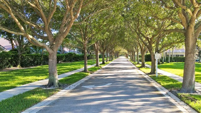 805 Niemen Drive, Palm Beach Gardens, FL 33410