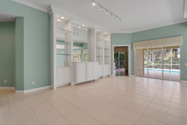 805 Niemen Drive, Palm Beach Gardens, FL 33410