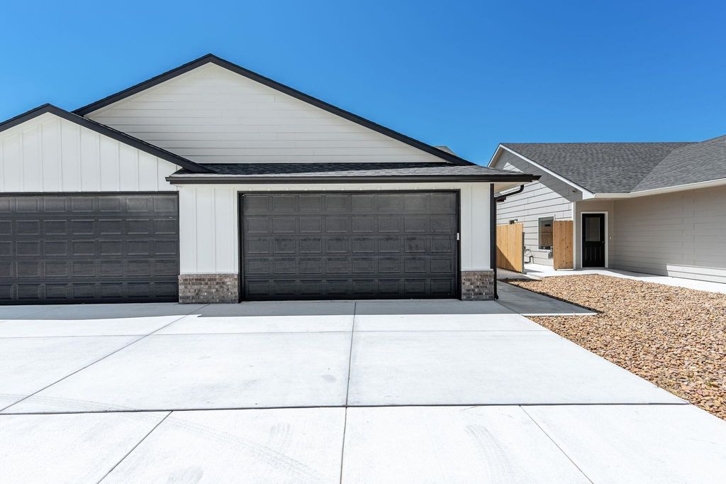 511 E Harper St, Valley Center, KS 67147