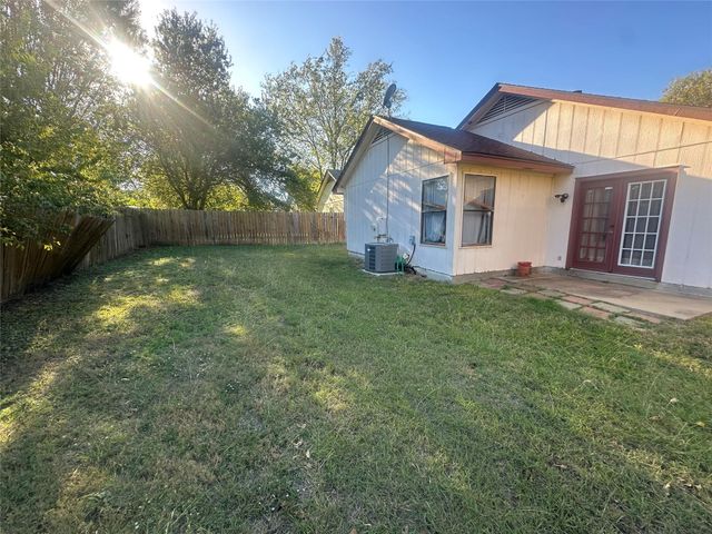 903 Greenbriar Loop, Round Rock, TX 78664