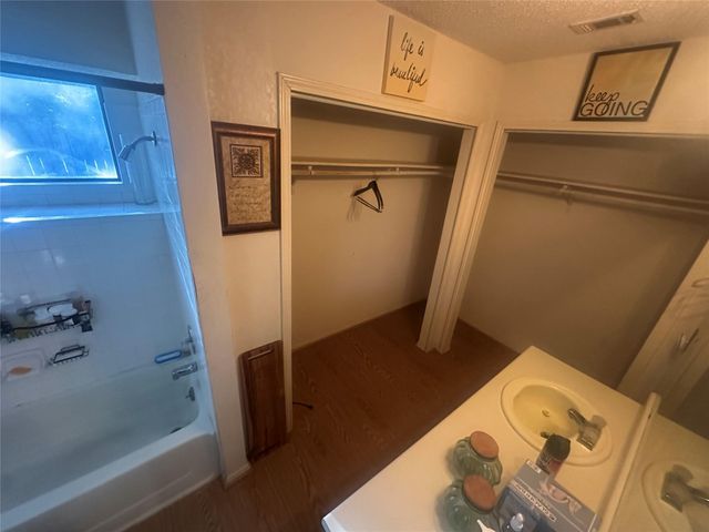 903 Greenbriar Loop, Round Rock, TX 78664