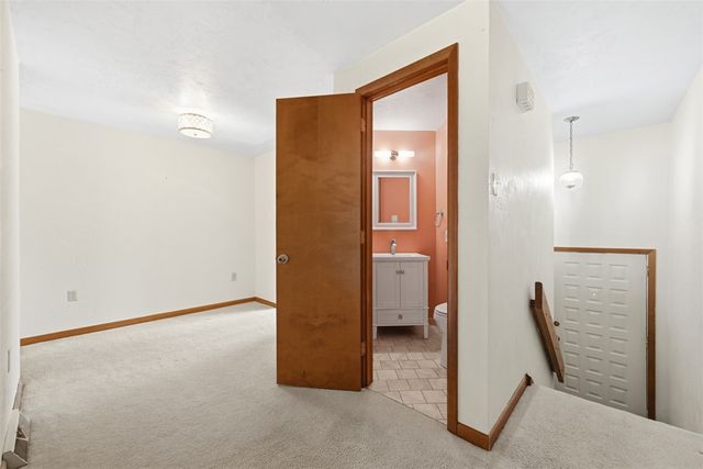 105 Laurel Ct, Ross Twp, PA 15202