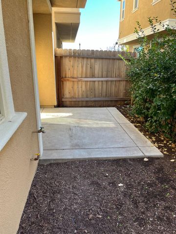 10502 Oboe Way, Elk Grove, CA 95757