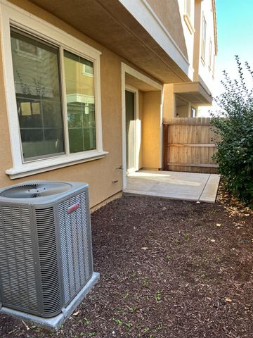 10502 Oboe Way, Elk Grove, CA 95757