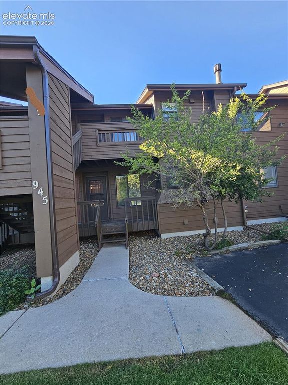 945 Moorings Drive, Colorado Springs, CO 80906
