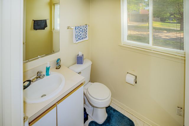 384 S Clearview Circle, Round Lake, IL 60073