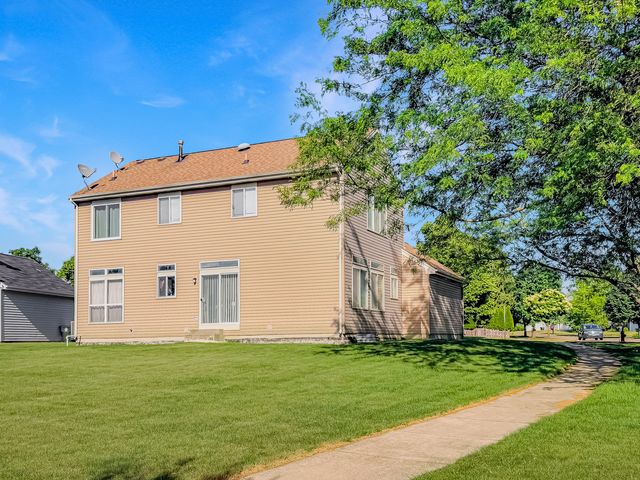 384 S Clearview Circle, Round Lake, IL 60073