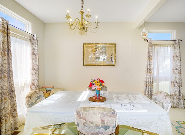 384 S Clearview Circle, Round Lake, IL 60073