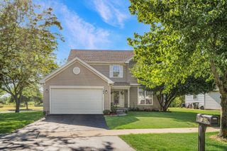 384 S Clearview Circle, Round Lake, IL 60073