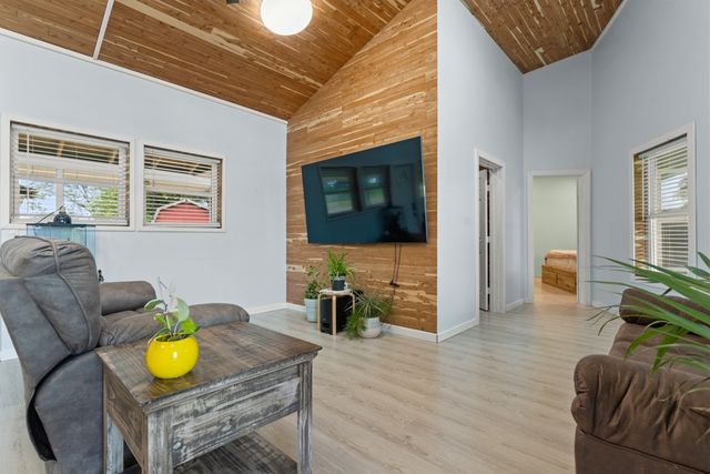 1129 Holly Road, Gilmer, TX 75644
