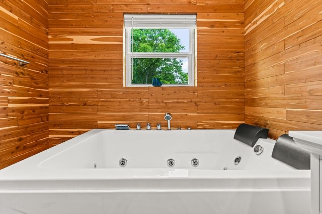 1129 Holly Road, Gilmer, TX 75644