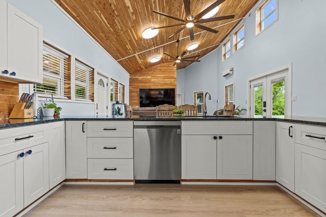 1129 Holly Road, Gilmer, TX 75644