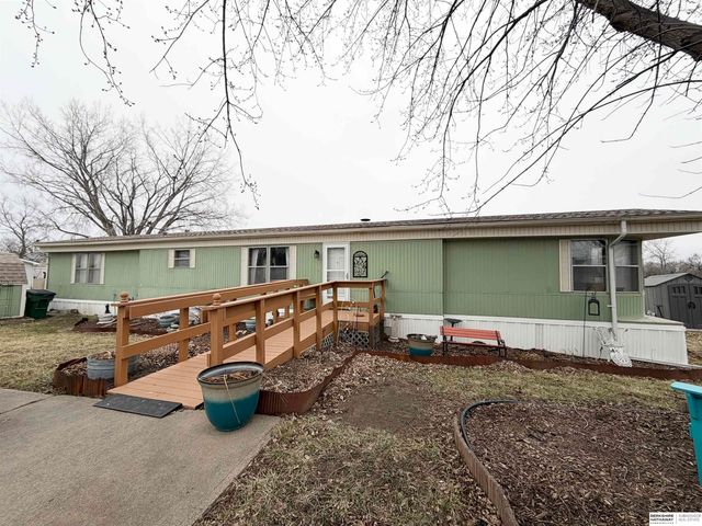 3616 NW Magnolia Court, Lincoln, NE 68521