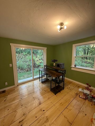 137 Deer Bay Rd, Ashby, MA 01431