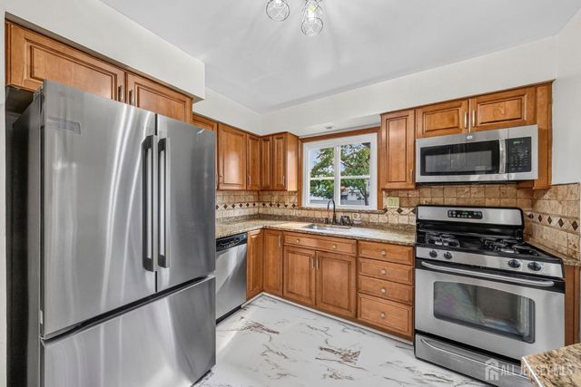 66 Janice Drive, Spotswood, NJ 08884