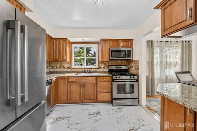 66 Janice Drive, Spotswood, NJ 08884